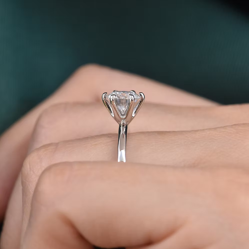 Moissanita 1.00 Solitario 6 uñas 14K